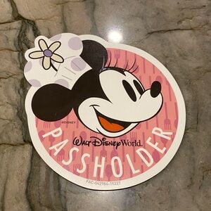 Disney Passholder Minnie Mouse Magnet